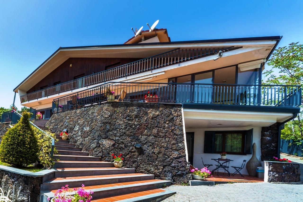 Etna Hut Bed and Breakfast Nicolosi Exteriör bild