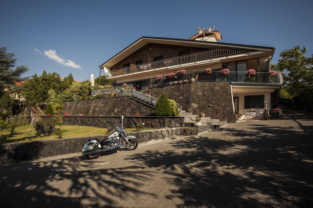 Etna Hut Bed and Breakfast Nicolosi Exteriör bild
